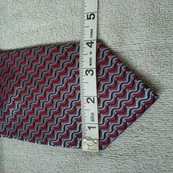 Insignia Martin Wong Mens Tie 100% Silk Red/Blue 59 inch - Picture 5 of 5